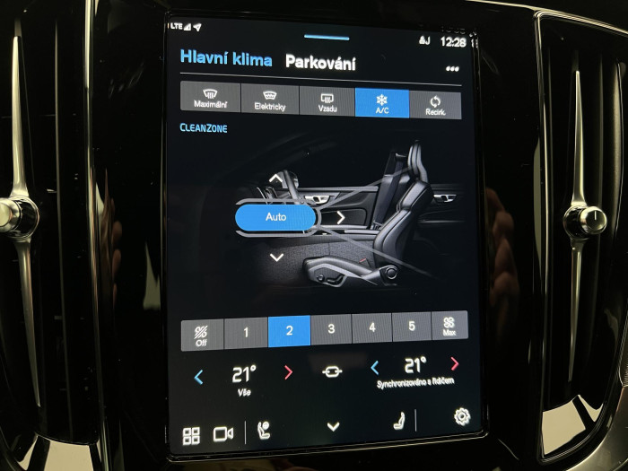 Volvo V60 B4 PLUS DARK AUT 1.maj.