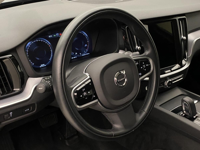 Volvo V60 B4 MOMENTUM AUT REZERVACE 2.0 Momentum