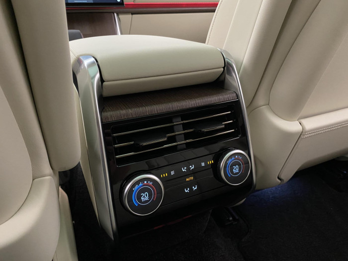 Land Rover Range Rover P550e AUTOBIOGRAPHY SWB