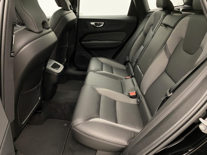 Volvo XC60 B4 AWD PLUS BRIGHT REZERVACE 2.0 Plus