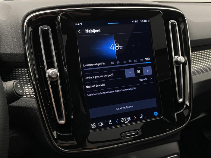 Volvo XC40 P8 AWD RECHARGE AUT REZERVACE