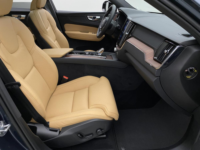Volvo XC60 B4 AWD AUT DARK ULTIMATE