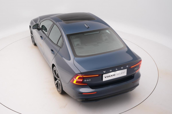 Volvo S60 B5 AWD ULTIMATE DARK REZERVACE