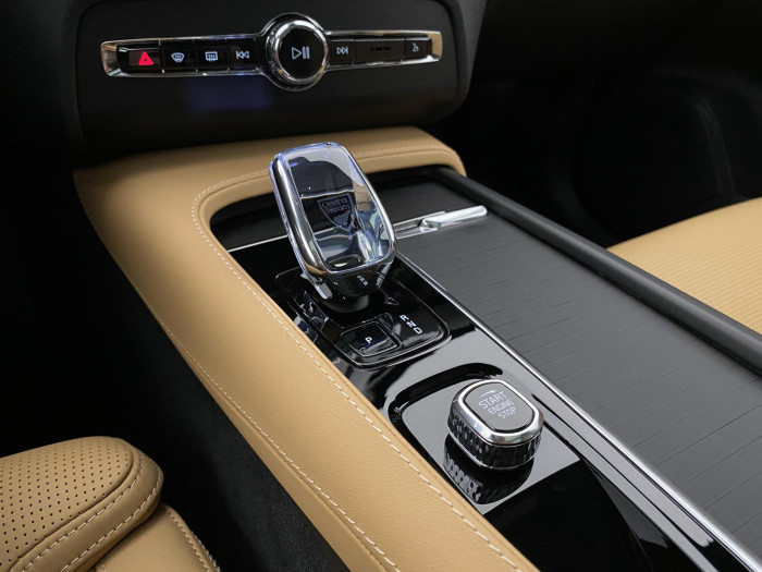 Volvo XC90 T8 AWD ULTRA DARK AUT CZ 7m