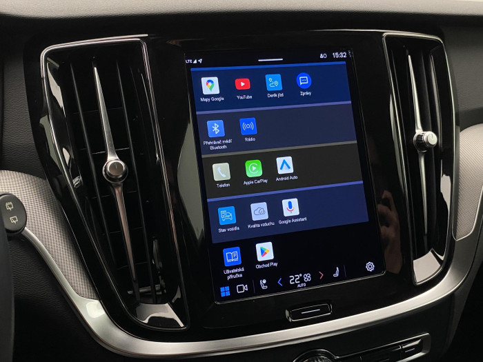 Volvo V60 B4 DARK PLUS AUT CZ