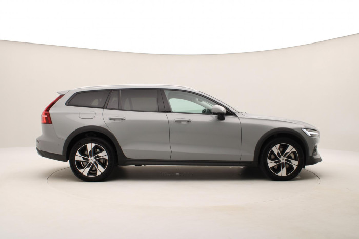 Volvo V60 CC B5 AWD PLUS AUT CZ 1.maj