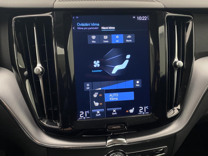 Volvo XC60 B4 AWD MOMENTUM AUT CZ 2.0 Momentum