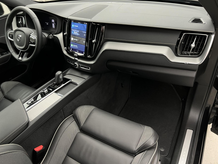 Volvo XC60 B5 AWD R-DESIGN AUT