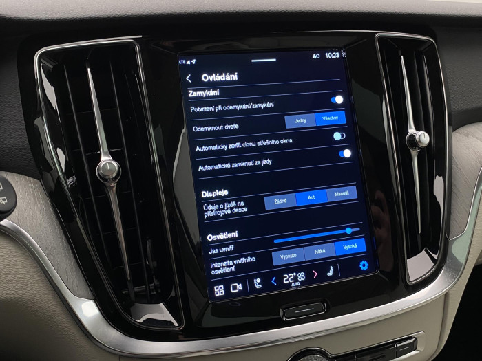 Volvo V60 CC B4 AWD BRIGHT PLUS AUT CZ