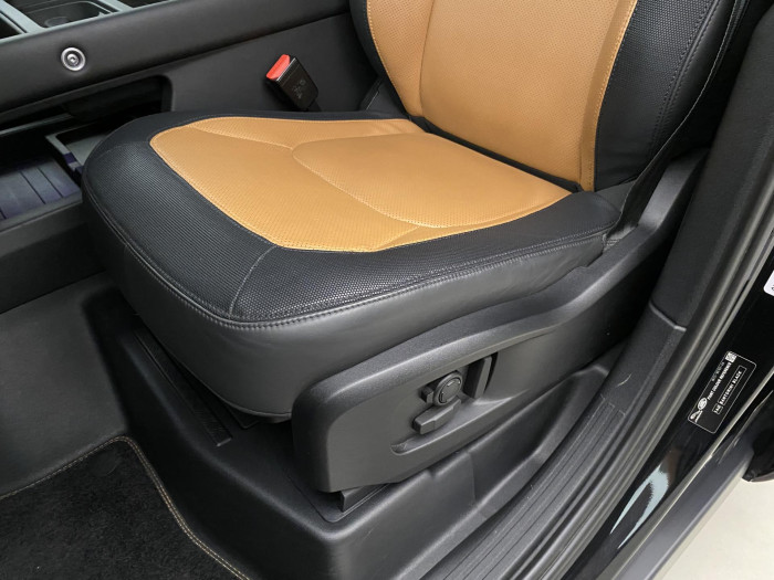 Land Rover Defender D300 HSE AUT AWD REZERVACE 3.0 d