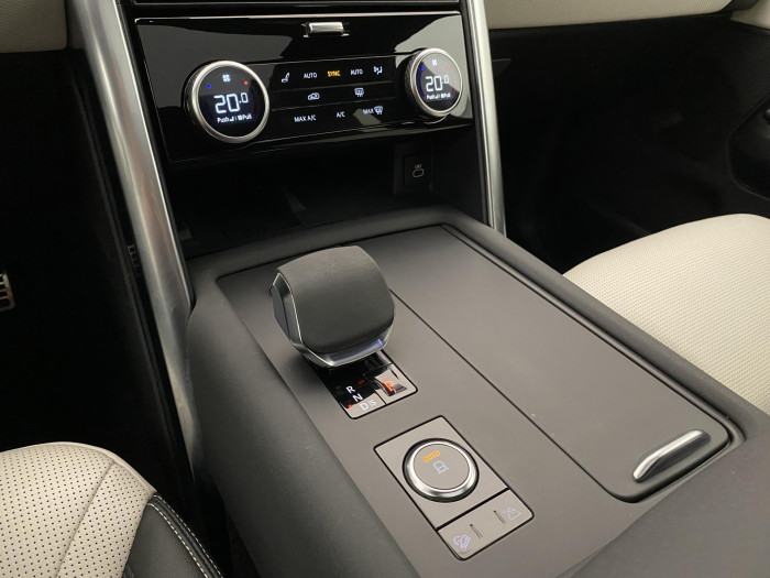 Land Rover Discovery D250 SE AWD AUT REZERVACE 3.0 d SE