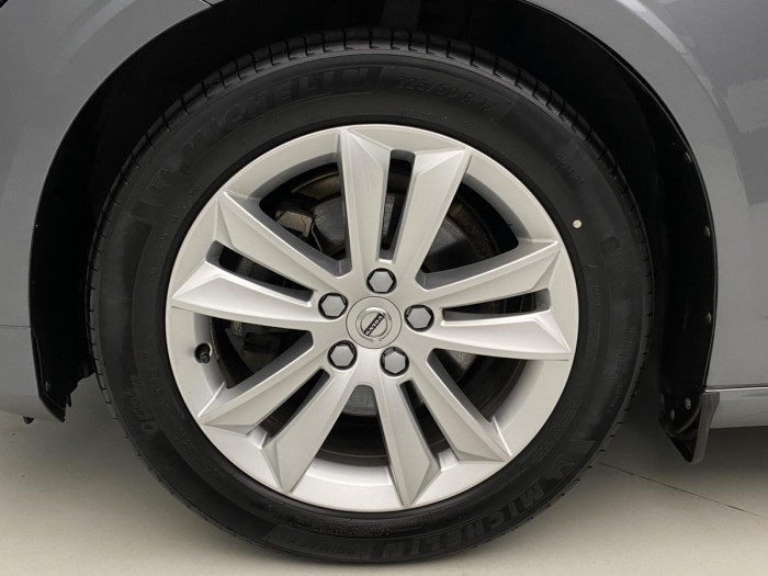 Volvo V60 B4 MOMENTUM AUT REZERVACE 2.0 Momentum