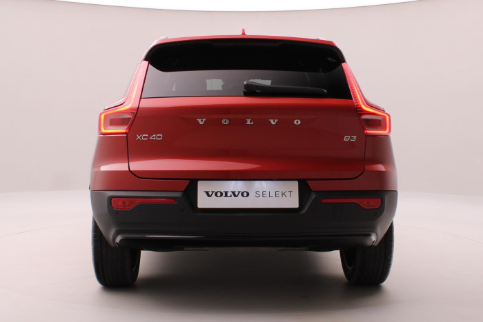 Volvo XC40 B3 DARK PLUS REZERVACE