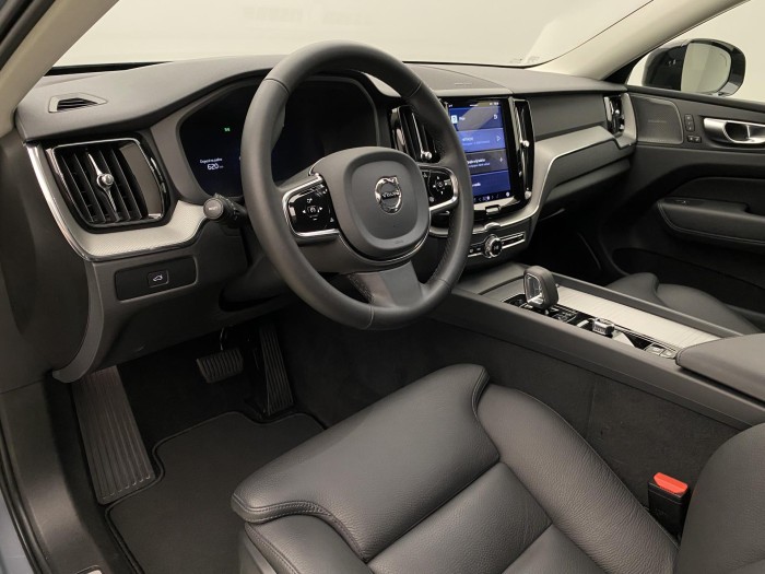 Volvo XC60 B4 AWD PLUS DARK AUT 1.maj