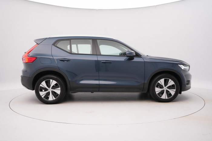 Volvo XC40 B4 AWD MOMENTUM REZERVACE 2.0 Momentum