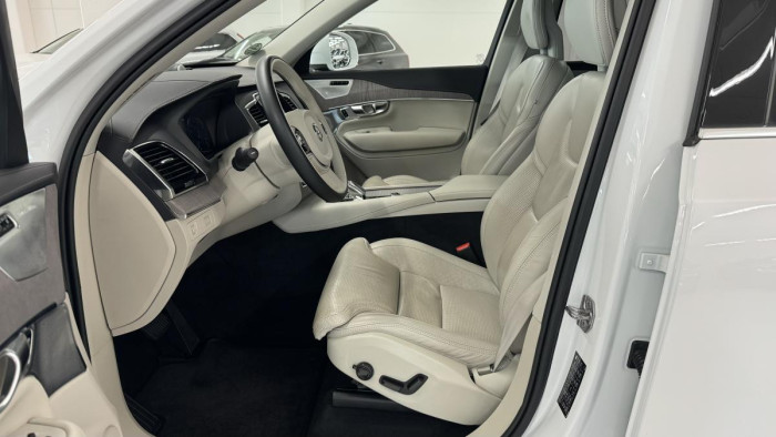 Volvo XC90 B6 AWD INSCRIPTION REZERVACE