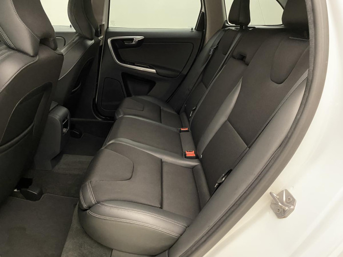 Volvo XC60 D4 AWD MOMENTUM REZERVACE 2.4 d Momentum
