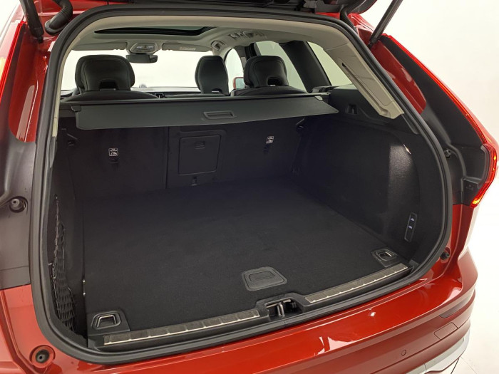 Volvo XC60 B5 AWD ULTIMATE AUT CZ 1.maj.