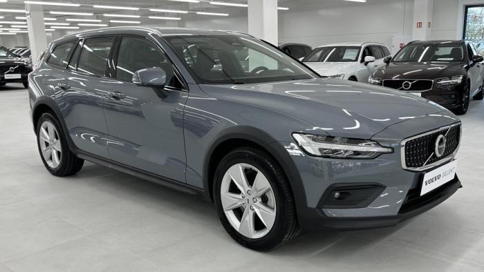 Volvo V60 CROSS COUNTRY B4 REZERVACE