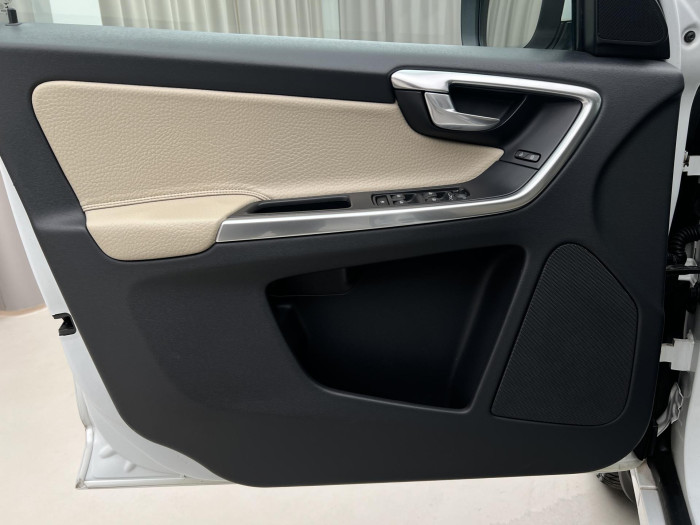 Volvo XC60 D4 AWD SUMMUM 2.4 d Summum