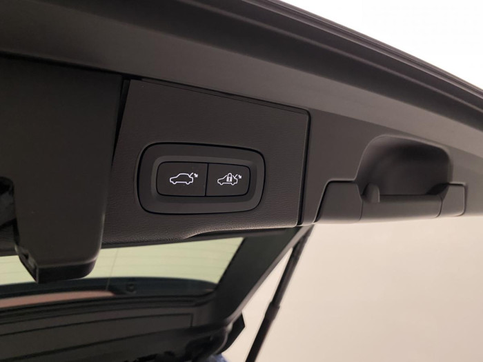 Volvo XC60 B4 MOMENTUM AUT REZERVACE 2.0 Momentum