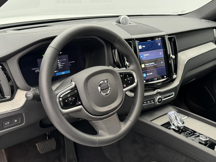 Volvo XC60 T8 AWD RECHARGE REZERVACE