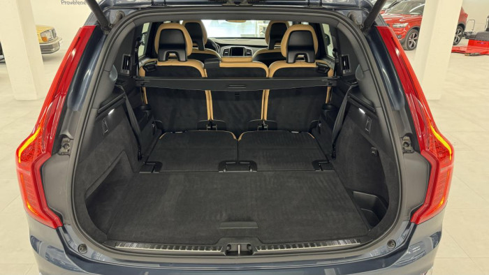 Volvo XC90 T8 AWD INSCRIPTION REZERVACE