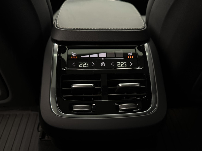 Volvo XC90 B5 AWD R-Design AUT REZERVACE