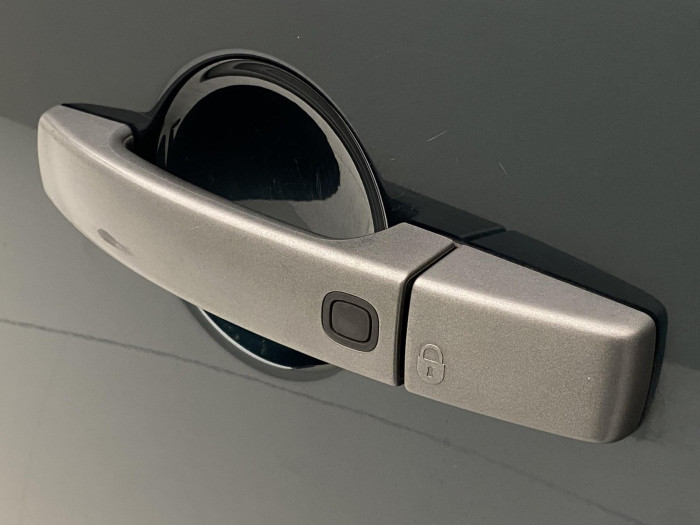 Land Rover Discovery 3.0 AWD SDV6 HSE REZERVACE