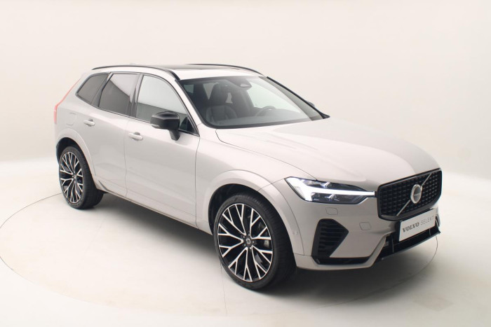 Volvo XC60 T6 AWD RECHARGE REZERVACE