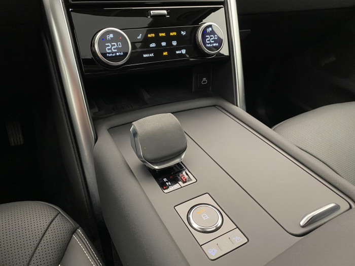 Land Rover Discovery D300 SE AWD AUT CZ 3.0 d SE