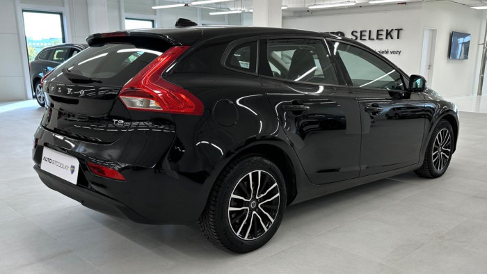 Volvo V40 T2 BLACK EDITION REZERVACE 2.0 Edition