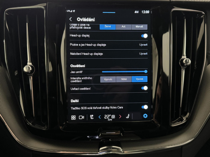 Volvo XC60 B5 AWD ULTIMATE REZERVACE