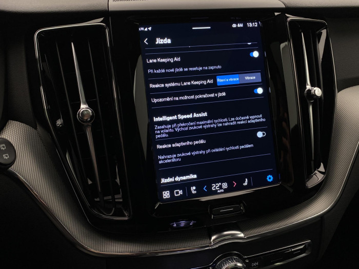 Volvo XC60 T8 AWD PLUG-IN PLUS REZERVACE