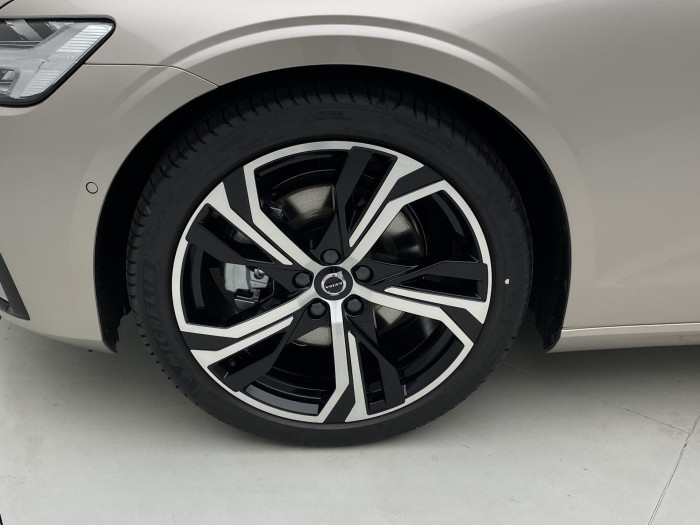 Volvo V60 B4 AUT DARK PLUS