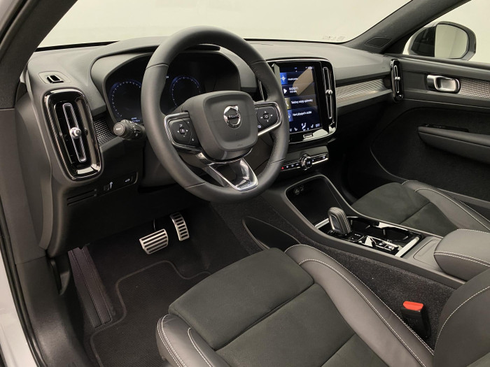 Volvo XC40 T3 R-DESIGN AUT 1.maj.