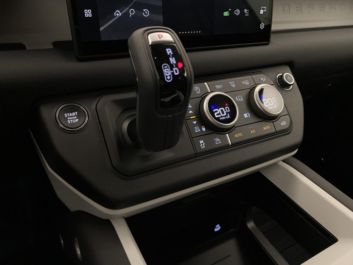 Land Rover Defender 110 D200 S AWD REZERVACE 3.0 d