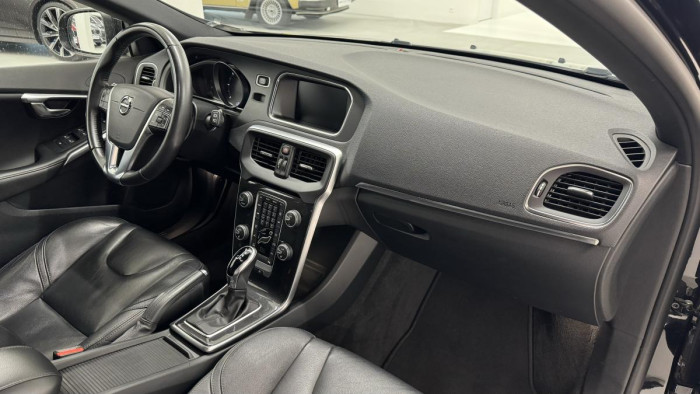 Volvo V40 D2 INSCRIPTION REZERVACE 2.0 d