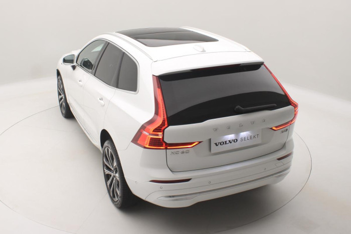 Volvo XC60 B5 AWD ULTIMATE AUT REZERVACE