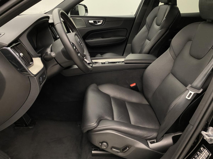 Volvo XC60 T5 AWD INSCRIPTION REZERVACE