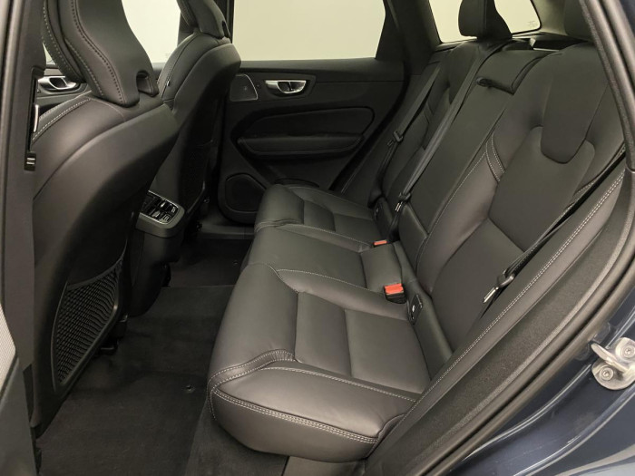 Volvo XC60 B5 AWD ULTIMATE AUT REZERVACE