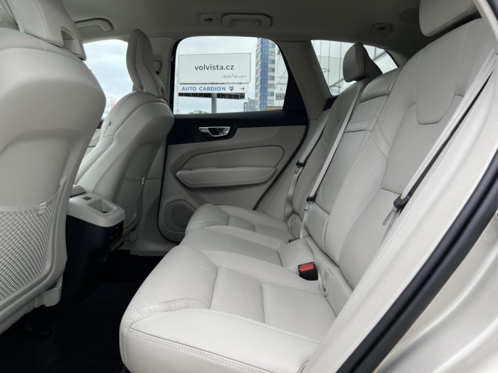 Volvo XC60 B5 AWD INSCRIPTION Aut CZ