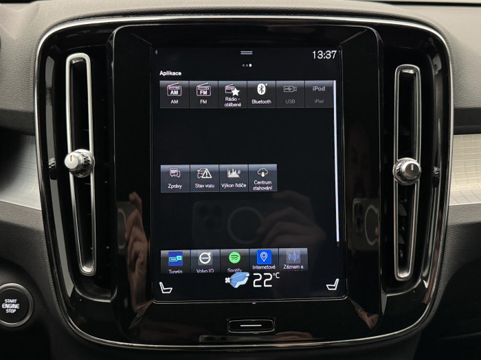 Volvo XC40 T3 MOMENTUM CZ 1. maj. 1.5 Momentum