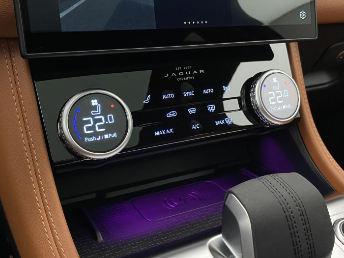 Jaguar F-Pace D300 R-DYNAMIC HSE REZERVACE 3.0 d Dynamic