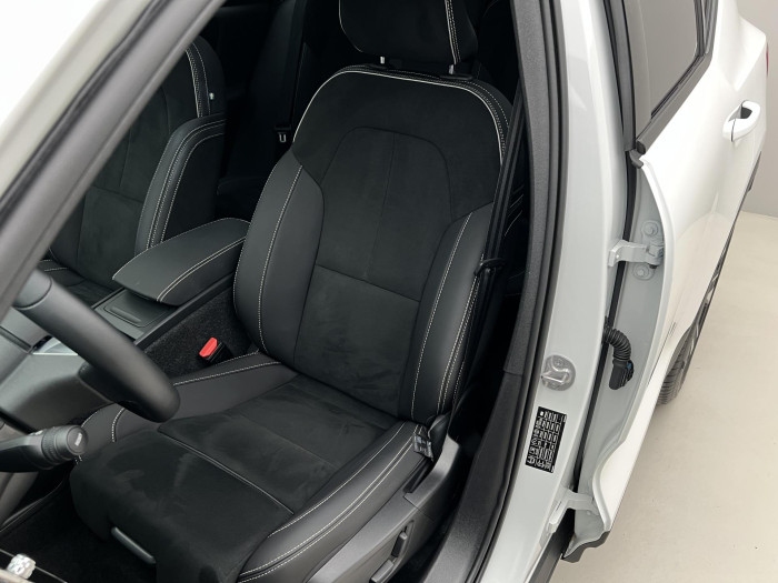 Volvo XC40 B3 ULTRA DARK AUT CZ