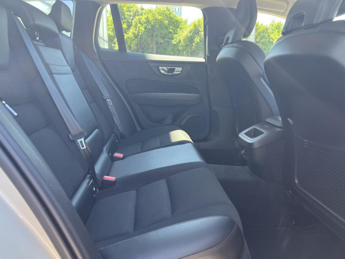 Volvo V60 D3 MOMENTUM Aut CZ REZERVACE 2.0 d Momentum