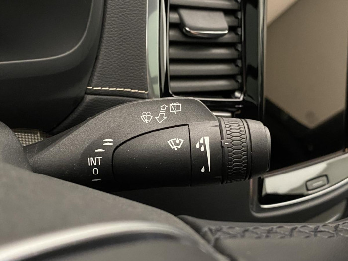 Volvo XC90 B6 AWD R-DESIGN REZERVACE
