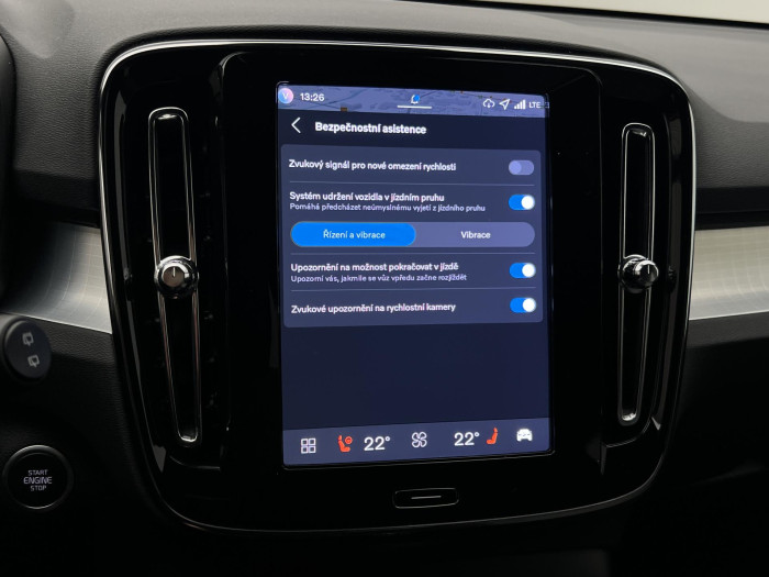 Volvo XC40 B3 CORE AUT CZ 1.maj.