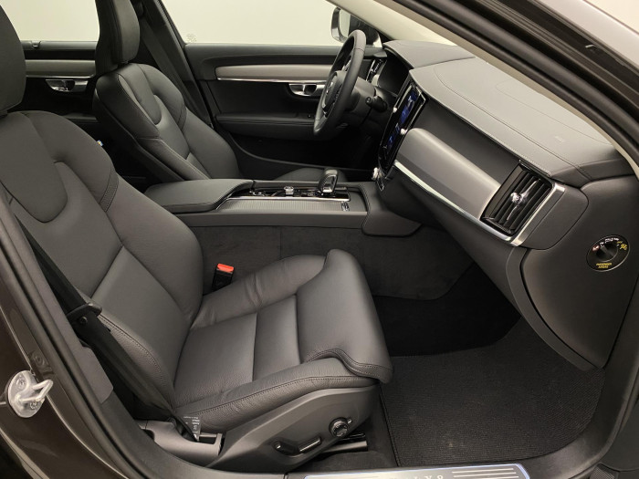 Volvo V90 CC B4 AWD PLUS AUT CZ 1.maj