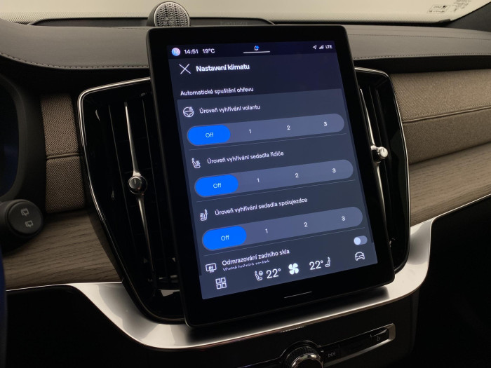 Volvo XC90 T8 AWD RECHARGE REZERVACE